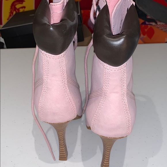 Pink high heeled booties - Picture 3 of 3